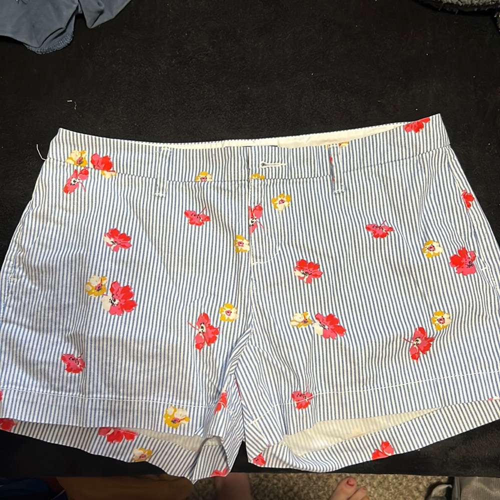 Old navy short like new no stains no rips
